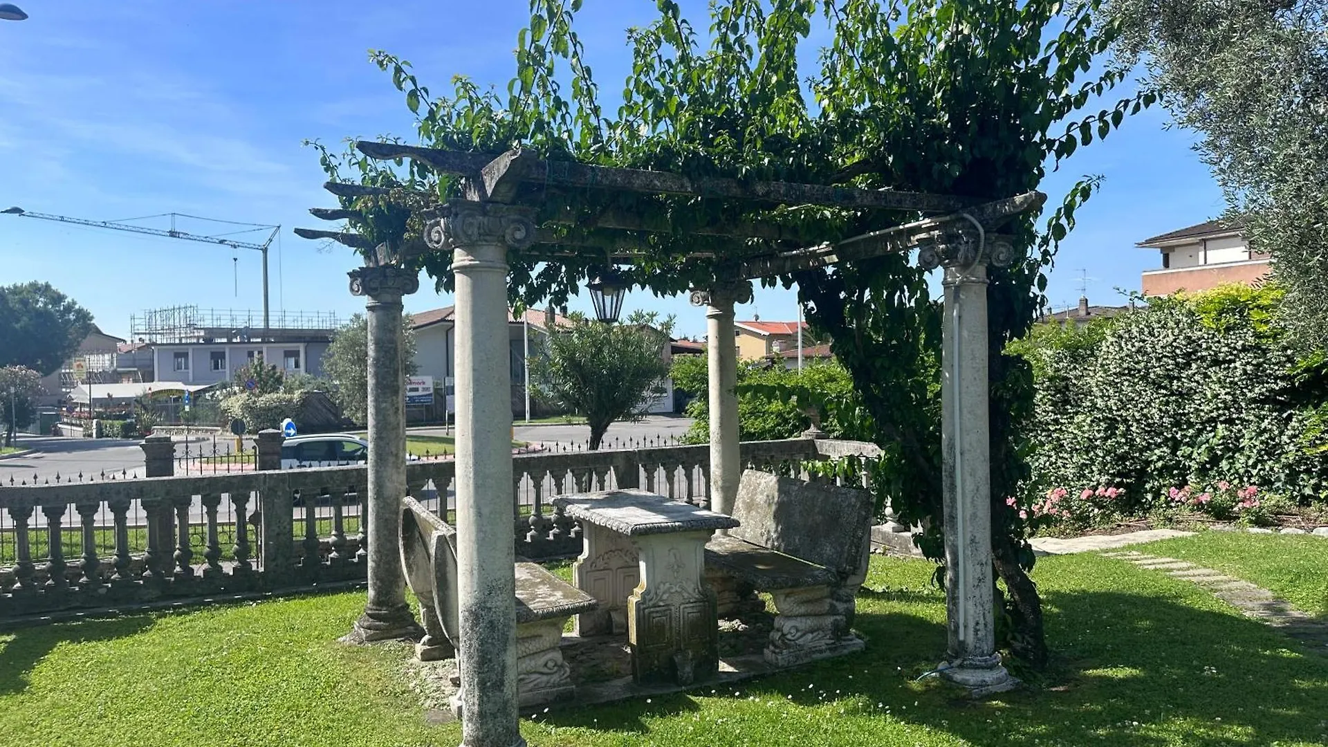 アパート トスコラーノ・マデルノWisteria Houseアパートメント イタリア